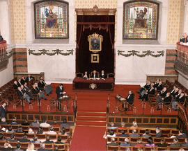 Vista panorámica del Salón de Actos de la Academia durante el discurso de ingreso de Guillermo Rojo
