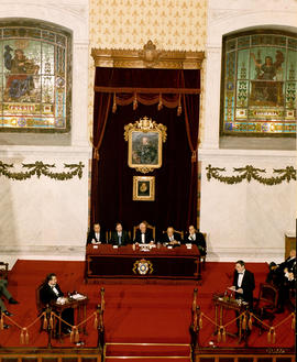 Vista del Salón de Actos de la Academia durante la contestación de Guillermo Rojo al discurso de ...