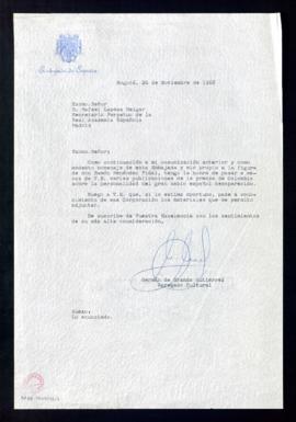 Carta de Germán de Granda Gutiérrez, agregado cultural, a Rafael Lapesa con la que le envía varia...