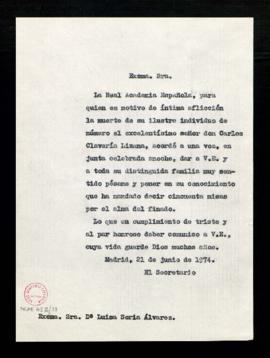 Copia del oficio del secretario, Alonso Zamora Vicente, a Luisa Soria Álvarez en el que le trasla...