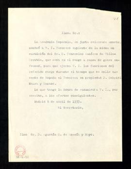 Copia sin firma del oficio del secretario a Agustín G. de Amezúa de traslado del nombramiento com...
