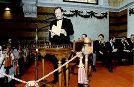Juan Luis Cebrián lee su discurso de ingreso
