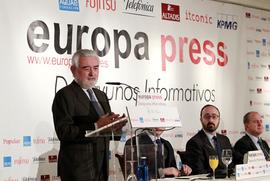 Intervención de Darío Villanueva, director de la Real Academia Española, en los Desayunos de Euro...