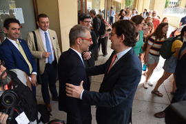 Alfonso Fernández Mañueco, alcalde de Salamanca, habla con Ricardo Rivero, rector de la Universid...
