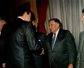 El presidente del gobierno, Jose Luis Rodríguez Zapatero, y Luis María Anson se saludan en la Sal...