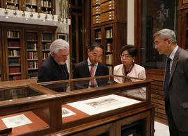 Darío Villanueva con Lu Jingsheng, Feng Qinghua y Yu Man de la SISU en la sala Rodríguez-Moñino d...
