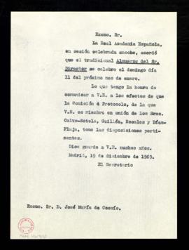 Copia sin firma del oficio del secretario a José María de Cossío en la que le informa de que el a...
