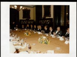 Grupo de académicos durante el almuerzo del director de 1996.