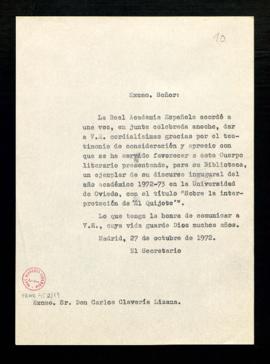 Copia del oficio del secretario, Alonso Zamora Vicente, a Carlos Clavería en el que le comunica e...