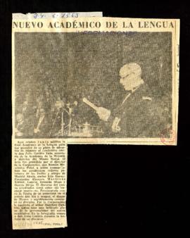 Recorte del diario Informaciones con una fotografía de Julio Guillén durante la lectura de su dis...