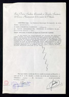 Certificación de Juan Ocaña Sánchez, secretario del Ayuntamiento de Orihuela, del acuerdo adoptad...