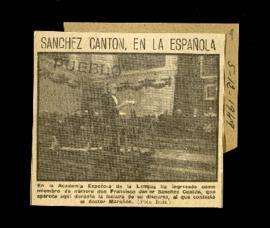 Recorte del diario Pueblo con una fotografía de Francisco Javier Sánchez Cantón durante la lectur...