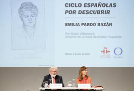 Darío Villanueva, director de la Real Academia Española, junto Leticia Espinosa de los Monteros, ...
