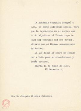 Minuta del oficio del secretario a Joaquín Álvarez Quintero de traslado de su designación para qu...