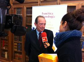 Entrevista a José Manuel Blecua durante la presentación de la Fonética y Fonología de la Nueva Gr...