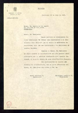 Carta de  Simón Martínez y de Francisco Lacámara, presidente y secretario del Hogar Español, al m...