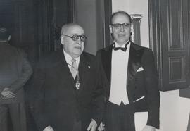 Carlos Martínez de Campos y Serrano con Antonio Tovar Llorente