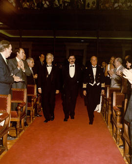 Antonio Muñoz Molina entra en el Salón de Actos de la Academia acompañado por Luis Goyitisolo y E...