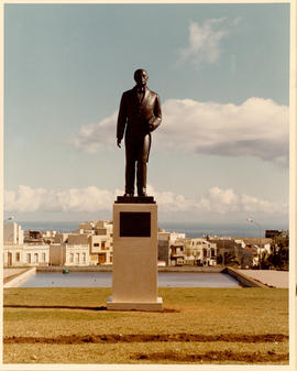 Estatua de Andrés Bello. Frontal