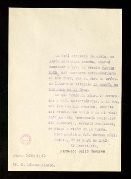 Copia sin firma del oficio de Julio Casares, Secretario, a Dámaso Alonso, de comunicación de la c...