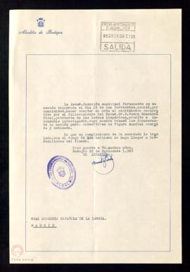 Oficio de Emilio (ileg.), alcalde del Ayuntamiento de Badajoz, a la Real Academia Española en el ...