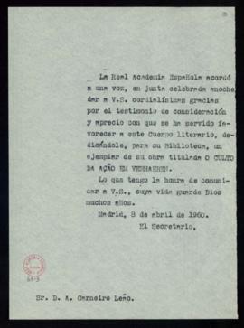 Copia del oficio del secretario a Antonio Carneiro Leão de traslado del agradecimiento de la junt...