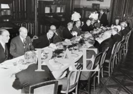 Grupo de académicos en el almuerzo del director de 14 de enero de 1962