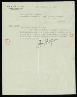 Carta de J. A. van Praag a Julio Casares con la que le envía 80 papeletas con palabras o acepcion...