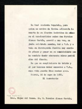 Copia sin firma del oficio del secretario a los hijos de Narciso Alonso Cortés en el que les tras...