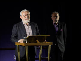 Darío Villanueva, director de la Real Academia Española,  y José Luis Gómez, académico de número,...