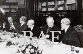 Grupo de académicos en el almuerzo del director de 11 de enero de 1953
