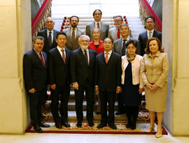 Darío Villanueva con miembros de la RAE y de la Universidad de Estudios Internacionales de Shangh...