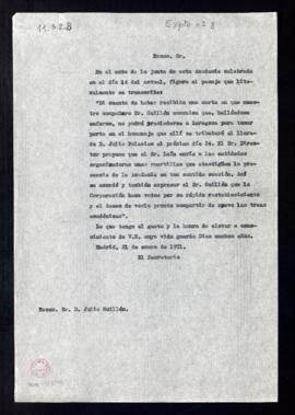 Copia sin firma del oficio del secretario [Rafael Lapesa] a Julio Guillén con la que le remite un...