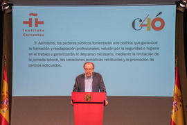 Pedro Álvarez de Miranda lee la Constitución Española en el Instituto Cervantes