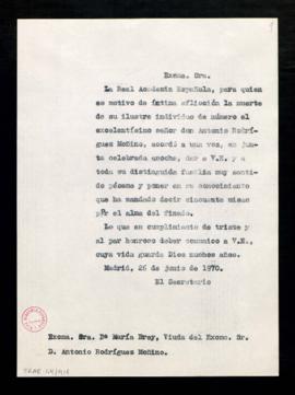 Copia sin firma del oficio del secretario a María Brey, viuda de Antonio Rodríguez-Moñino, en el ...