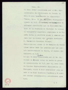 Traslado del subsecretario del Ministerio de Estado, Natalio Rivas, al director [Alejandro Pidal ...