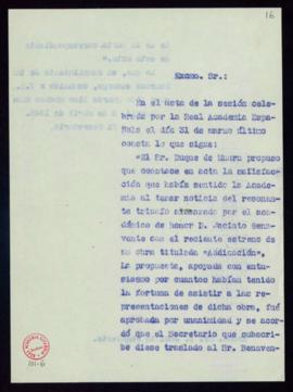 Copia sin firma del oficio del secretario [Julio Casares] a Jacinto Benavente en el que le trasla...