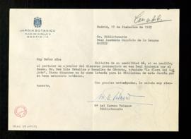 Carta de María del Carmen Velasco, bibliotecaria del Jardín Botánico, al bibliotecario de la Acad...