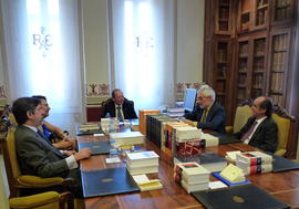 José Manuel Blecua, director, y Darío Villanueva, secretario, con una delegación de la Academia B...