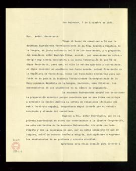 Carta de Alonso Reyes Guerra, vicesecretario de la Academia Salvadoreña, al secretario en la que ...