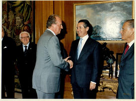 Juan Carlos I estrecha la mano a Miguel Blesa