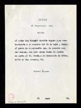 Copia del saluda de Rafael Lapesa a Pascual Carrión Segura con el que le comunica que remite su c...