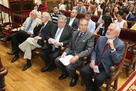 Darío Villanueva, director de la Real Academia Española, junto a José Núñez Cervera, presidente d...