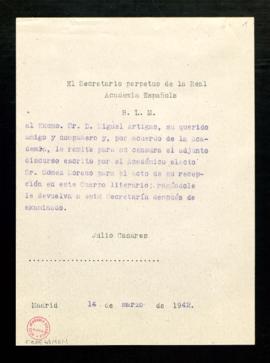 Copia sin firma del besalamano del secretario Julio Casares a Miguel Artigas con el que le remite...
