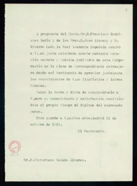Copia del oficio del secretario a Victoriano Salado Álvarez en el que le comunica que la Real Aca...