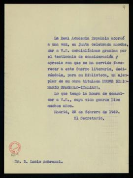 Copia sin firma del oficio del secretario a Lucio Ambruzzi de traslado del agradecimiento de la j...
