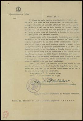 Carta de Eusebio Fernández de Velasco Garnacho, alcalde de Soria, al director en la que ofrece su...