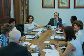 Pedro Álvarez de Miranda participa en una de las mesas de debate con los hispanistas