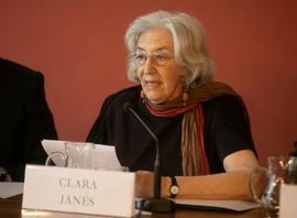 Clara Janés interviene en la presentación del proyecto Amamos la poesía en la sala Rufino José Cu...