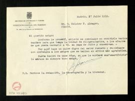 Carta de J. Juárez, jefe de la sección de Información de la dirección general del Turismo, a Melc...